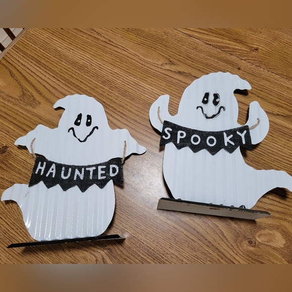Set of 2 Halloween Ghost Metal Tin Signs, HAUNTED and SPOOKY decor - Picture 5 of 5